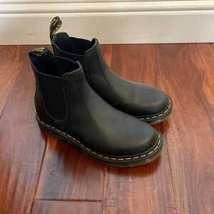 Dr. Martens US 7 M. 
Womens Dr. Martens 2976 Chelsea Boot - Black